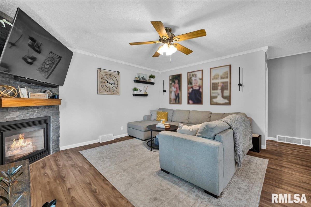 301 Devonshire Road Washington, IL 61571 - Photo 2 of 32 Gallery Image 2