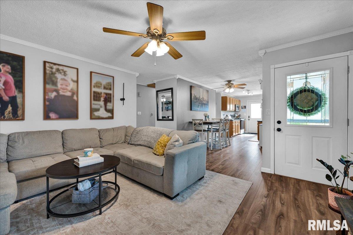 301 Devonshire Road Washington, IL 61571 - Photo 3 of 32 Gallery Image 3