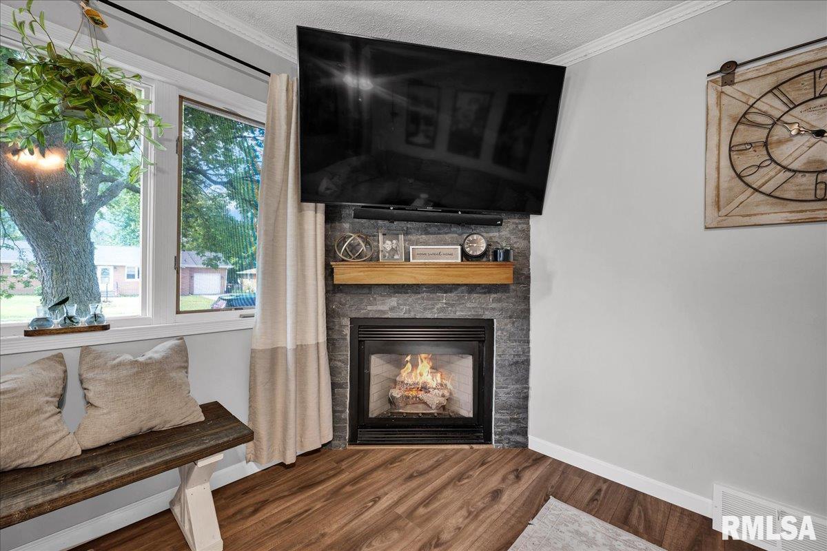 301 Devonshire Road Washington, IL 61571 - Photo 4 of 32 Gallery Image 4