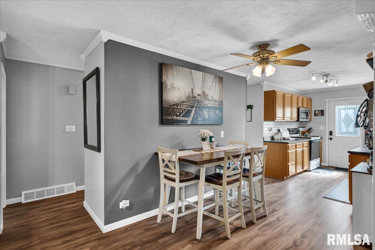 301 Devonshire Road Washington, IL 61571 - Photo 5 of 32 Gallery Image 5