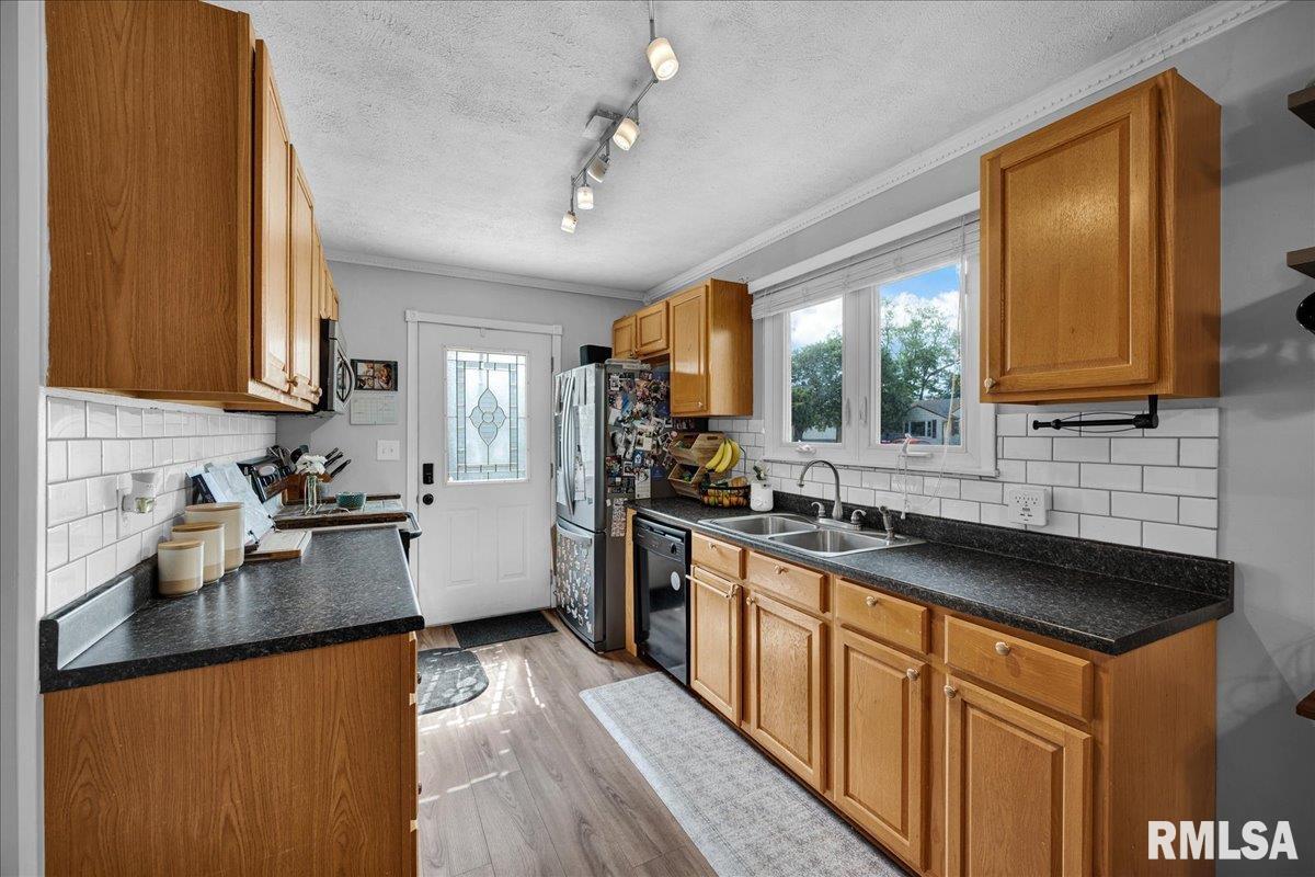 301 Devonshire Road Washington, IL 61571 - Photo 7 of 32 Gallery Image 7