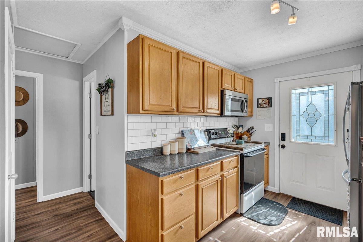 301 Devonshire Road Washington, IL 61571 - Photo 8 of 32 Gallery Image 8