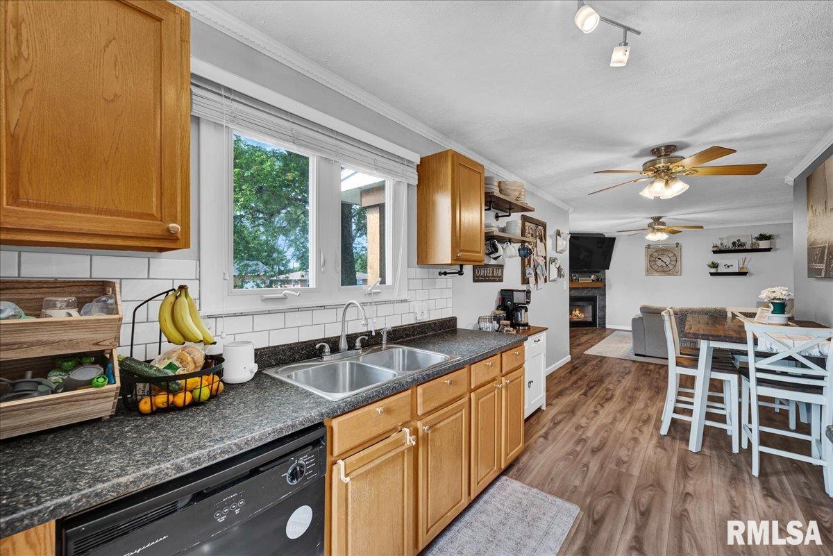 301 Devonshire Road Washington, IL 61571 - Photo 9 of 32 Gallery Image 9