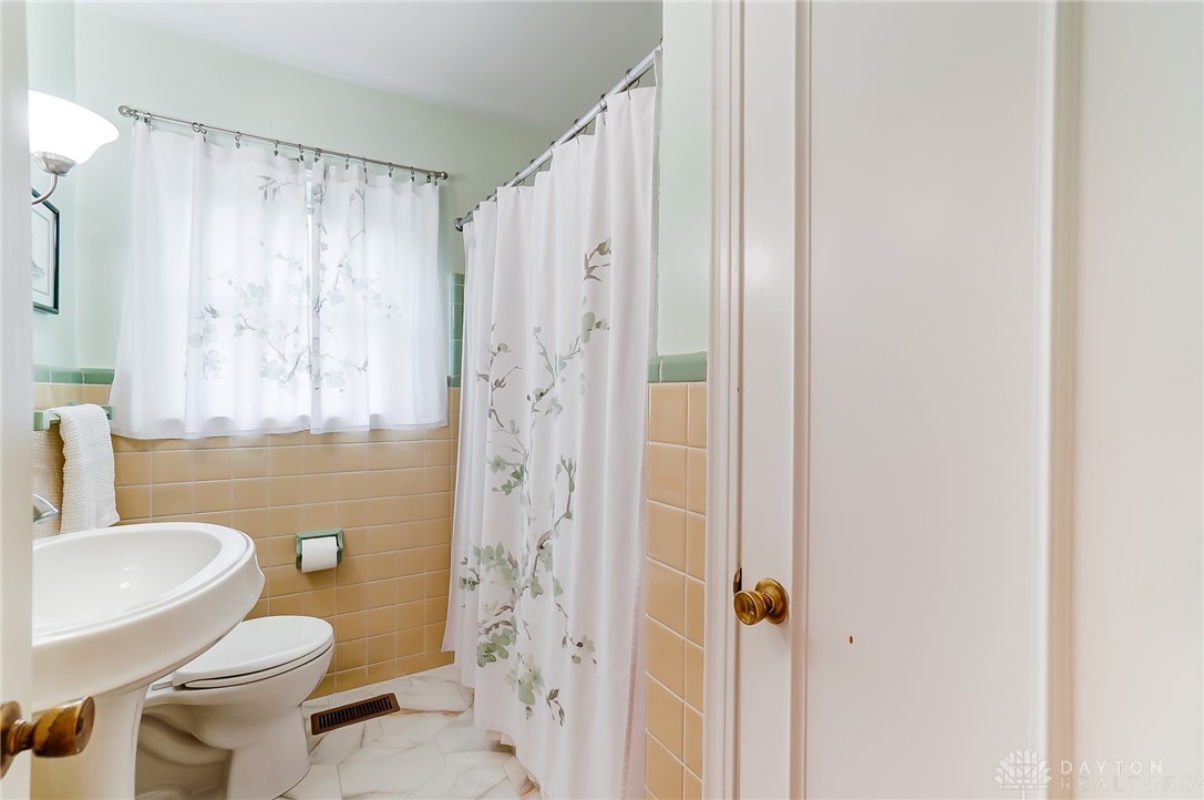 721 Devonshire Road Dayton, OH 45419 - Photo 23 of 59