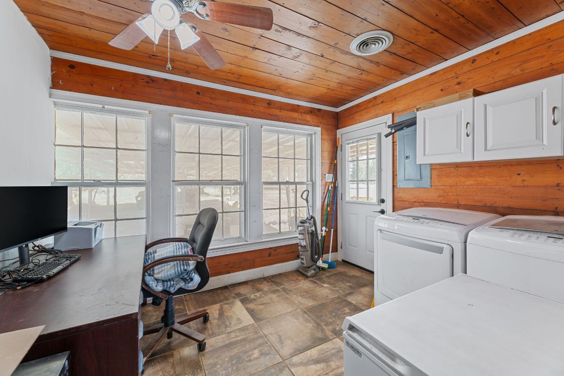 274 Old Potato Road Paige, TX 78659 - Photo 12 of 40 a livingroom with workspace and a window