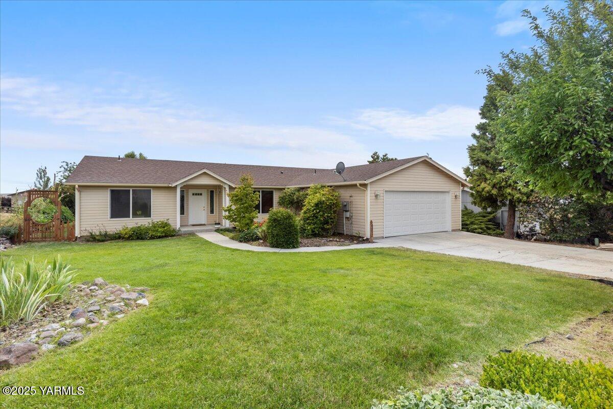 6402 Ridgeway Drive Yakima, WA 98901 - Photo 1 of 31 01-IMGC3157