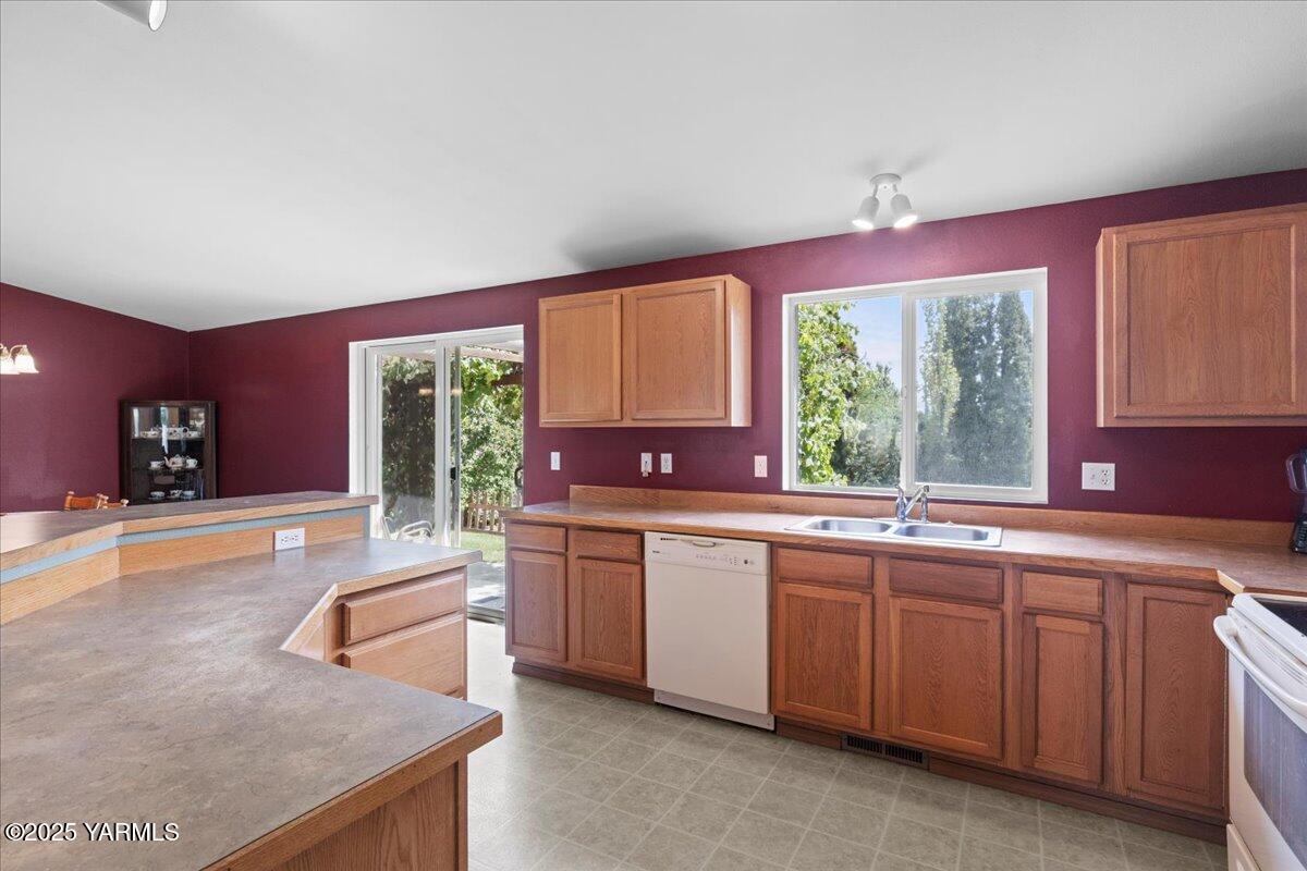 6402 Ridgeway Drive Yakima, WA 98901 - Photo 13 of 31 19-IMGC3249