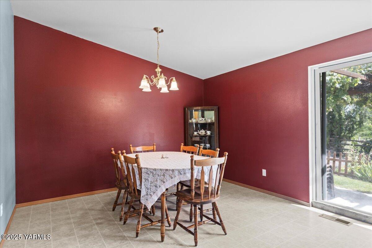 6402 Ridgeway Drive Yakima, WA 98901 - Photo 14 of 31 15-IMGC3237