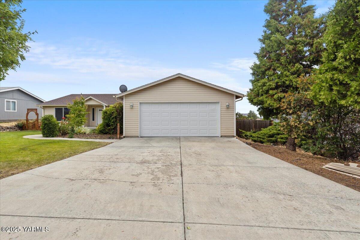 6402 Ridgeway Drive Yakima, WA 98901 - Photo 2 of 31 02-IMGC3160