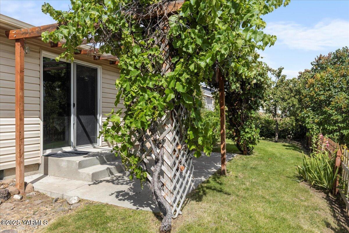 6402 Ridgeway Drive Yakima, WA 98901 - Photo 28 of 31 12-IMGC3265