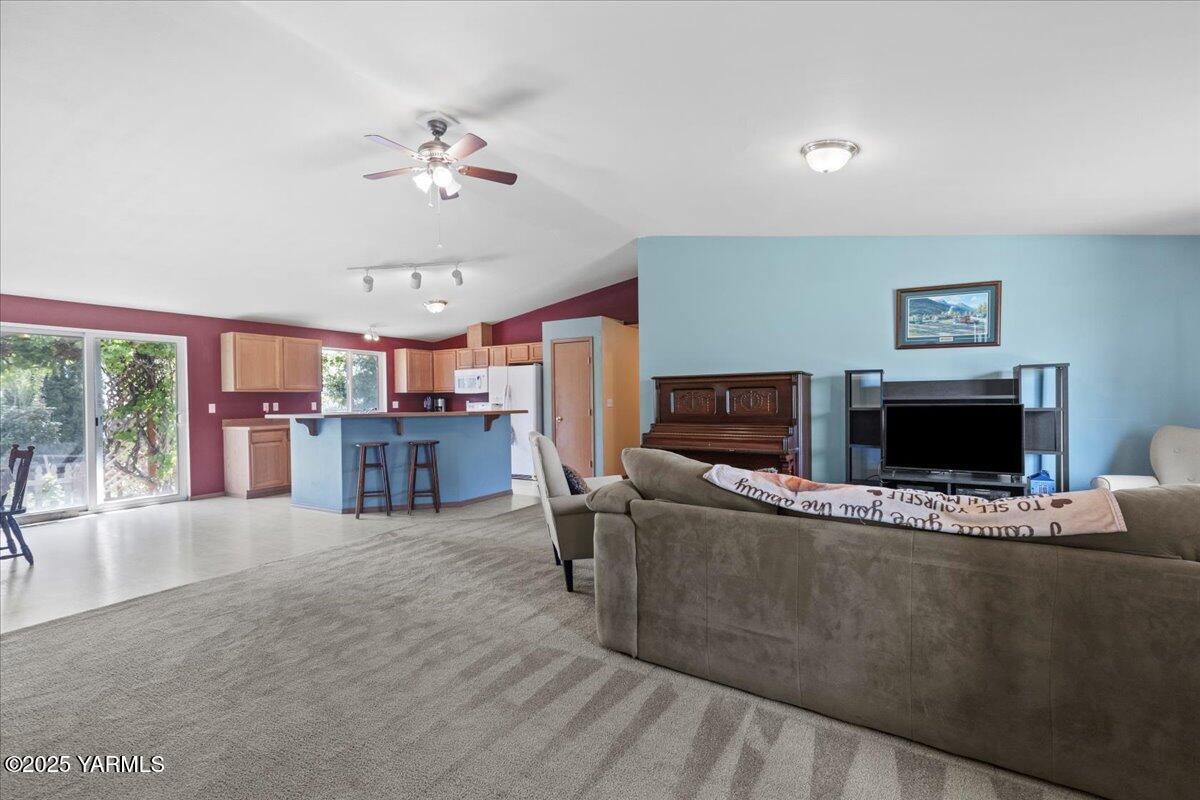 6402 Ridgeway Drive Yakima, WA 98901 - Photo 6 of 31 10-IMGC3261