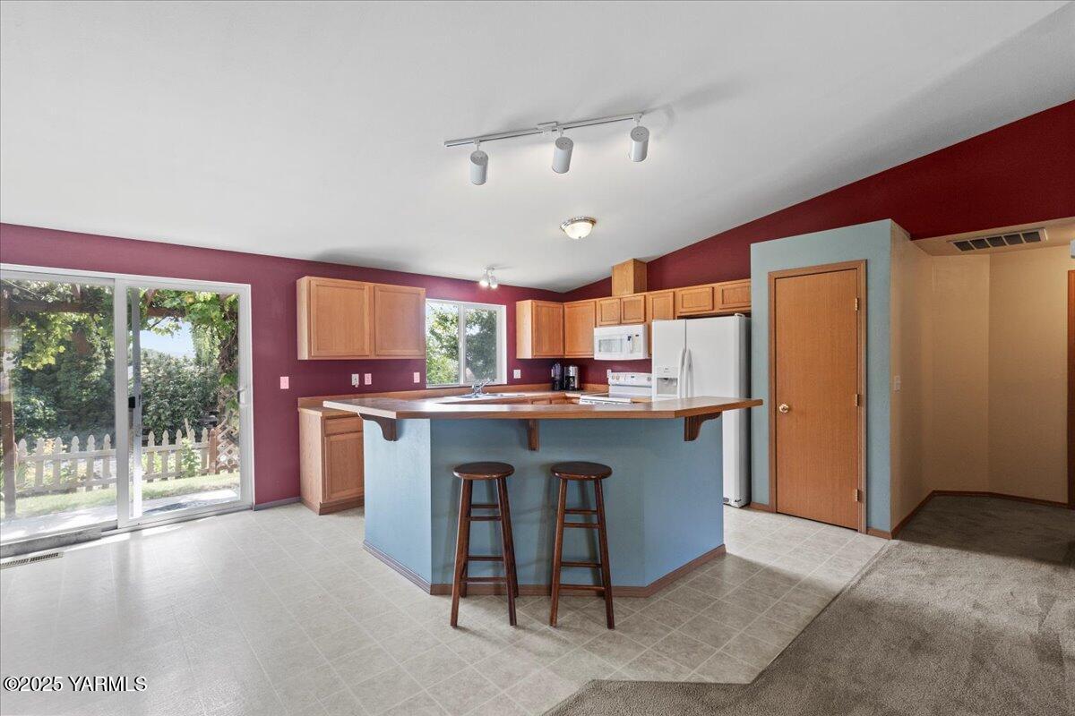 6402 Ridgeway Drive Yakima, WA 98901 - Photo 7 of 31 21-IMGC3243