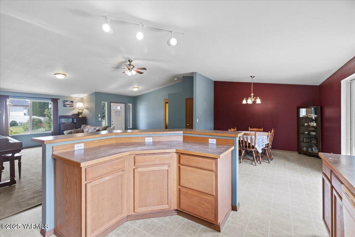 6402 Ridgeway Drive Yakima, WA 98901 - Photo 9 of 31 14-IMGC3258