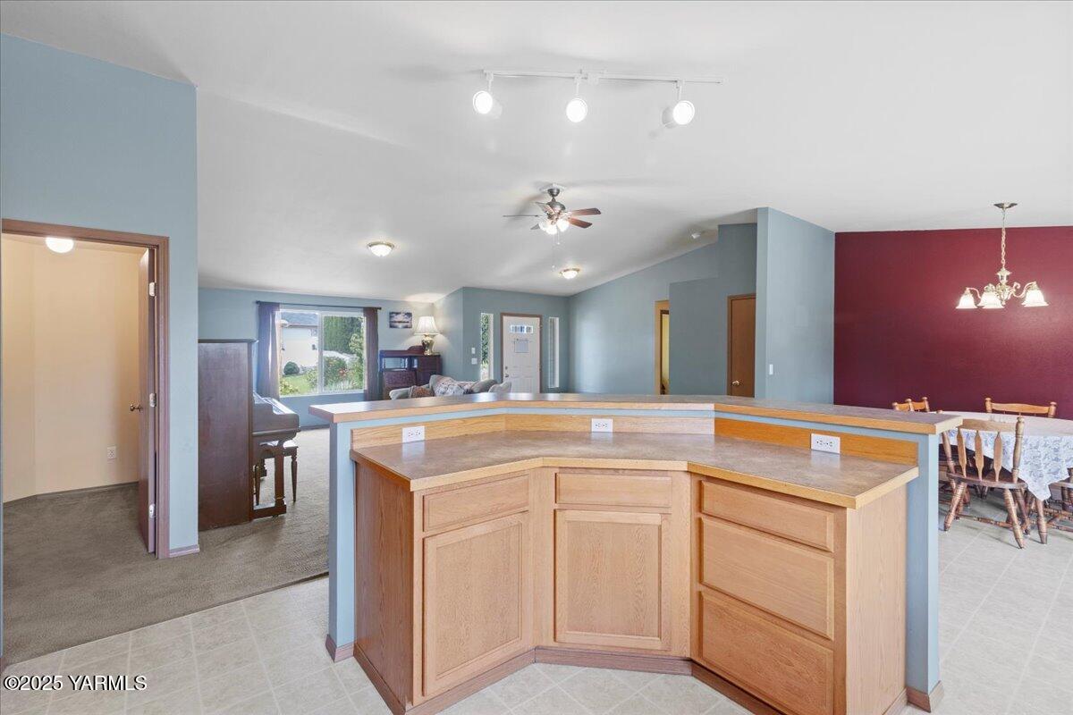 6402 Ridgeway Drive Yakima, WA 98901 - Photo 10 of 31 16-IMGC3252