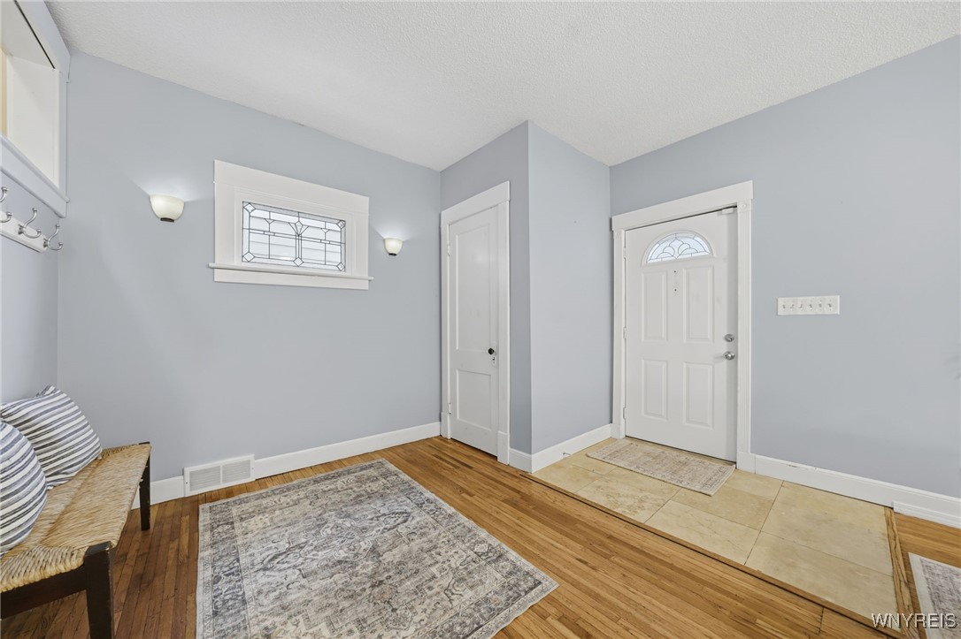 33 Wellington Road Buffalo, NY 14216 - Photo 3 of 45