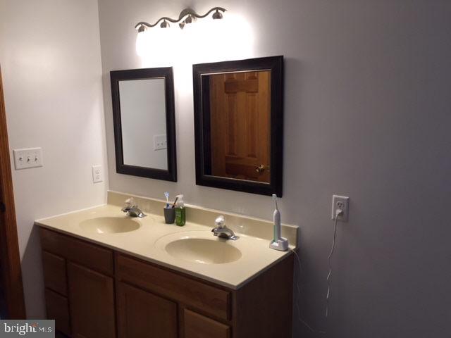 121 Comanche Trail Hanover, PA 17331 - Photo 12 of 27 Gallery Image 12