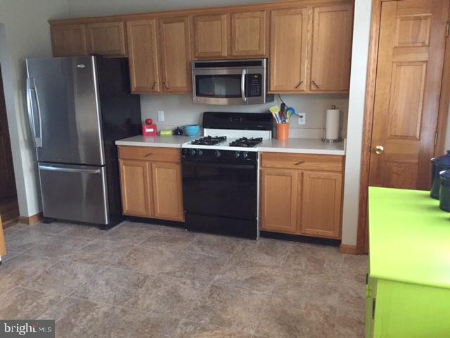 121 Comanche Trail Hanover, PA 17331 - Photo 5 of 27 Gallery Image 5