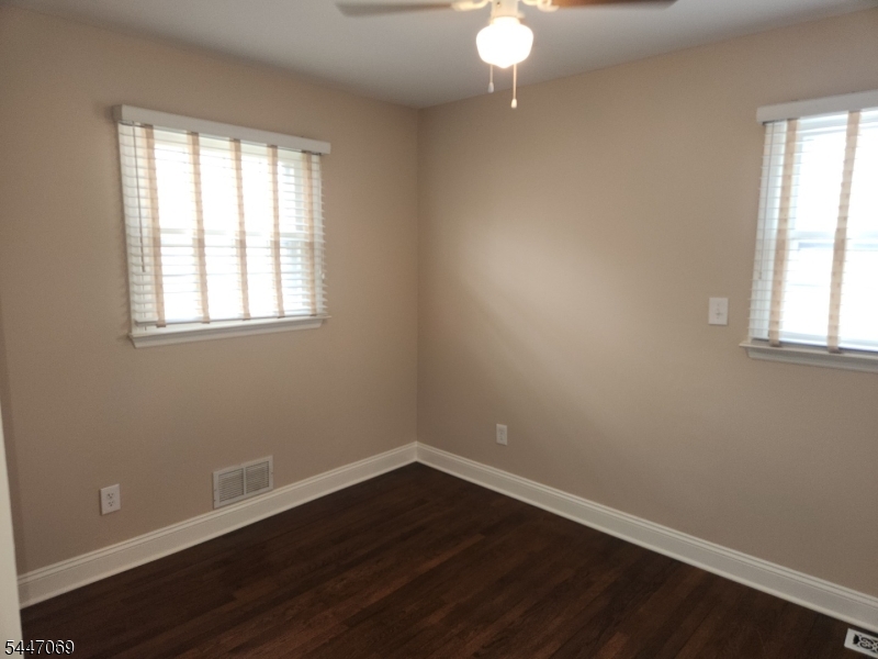 112 Brentwood Road Raritan, NJ 08869 - Photo 12 of 18