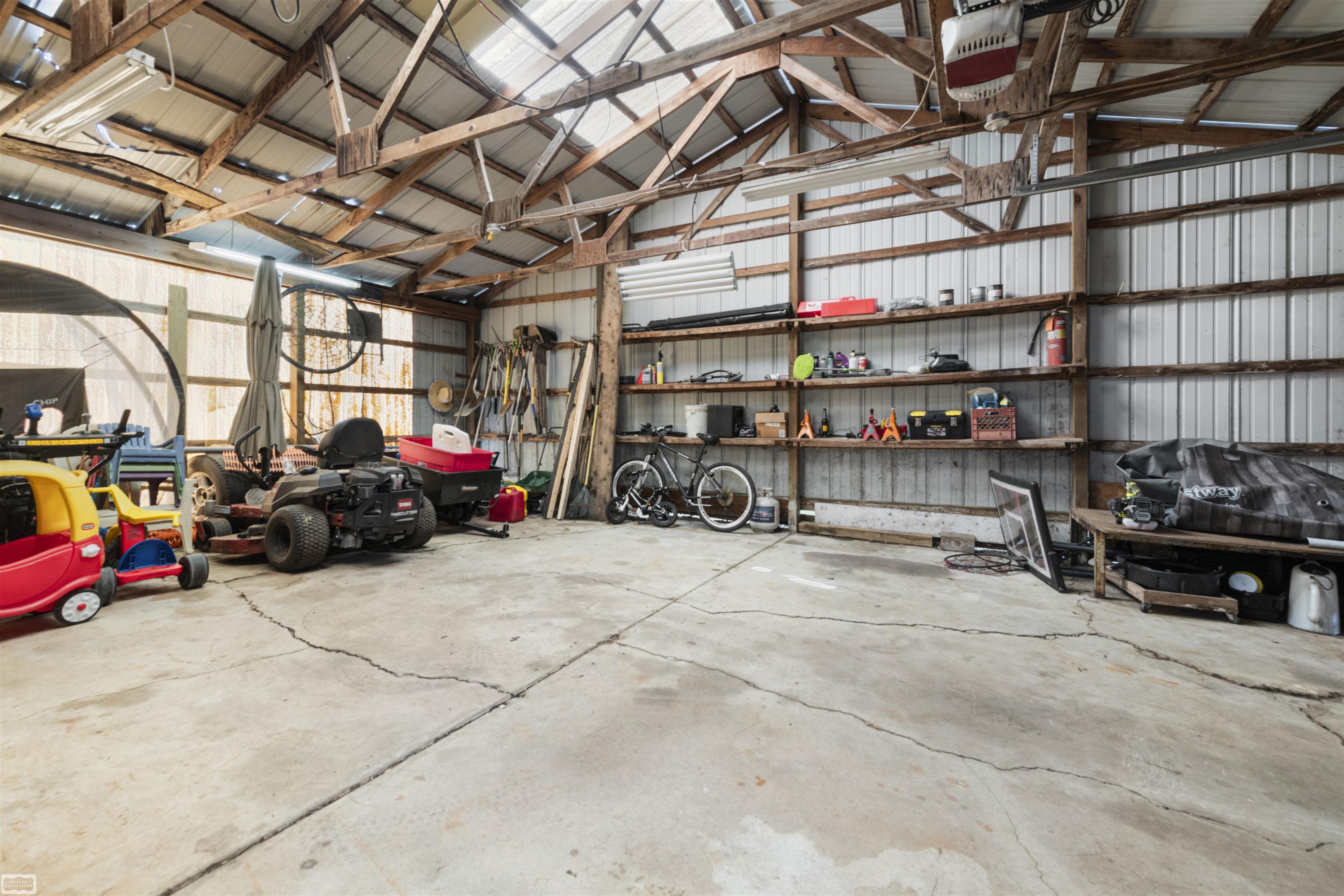 10206 South State Road Goodrich, MI 48438 - Photo 4 of 54 50203681-ACF6FE0C-BA6C-4305-9AF8-34FDA7024290.JPG