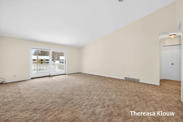 $349,900 | 17496 Meadow Wood Road, Spring Lake, MI 49456