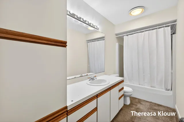 $349,900 | 17496 Meadow Wood Road, Spring Lake, MI 49456