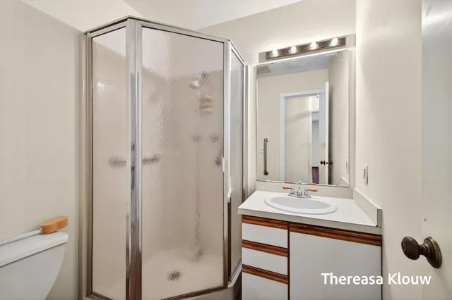 $349,900 | 17496 Meadow Wood Road, Spring Lake, MI 49456