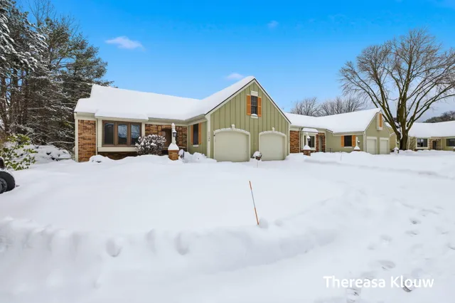 $349,900 | 17496 Meadow Wood Road, Spring Lake, MI 49456