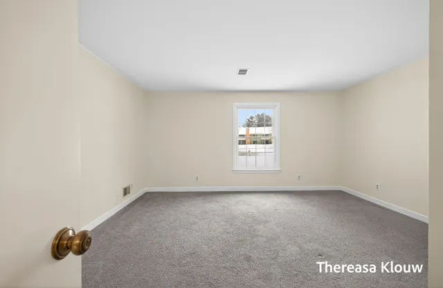 $349,900 | 17496 Meadow Wood Road, Spring Lake, MI 49456