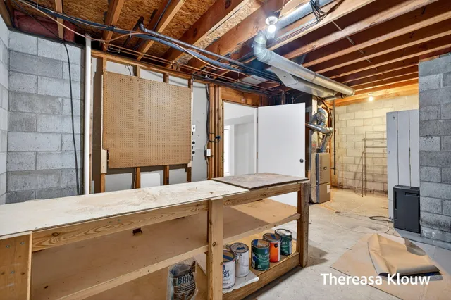 $349,900 | 17496 Meadow Wood Road, Spring Lake, MI 49456