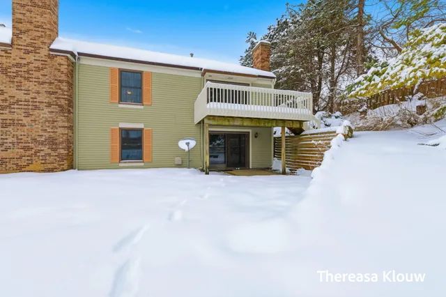 $349,900 | 17496 Meadow Wood Road, Spring Lake, MI 49456