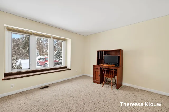 $349,900 | 17496 Meadow Wood Road, Spring Lake, MI 49456