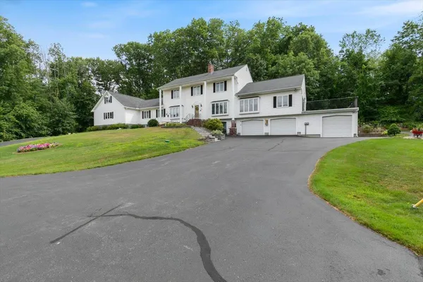 $2,400 | 387 Main Street, Unit 1, Salem, NH 03079