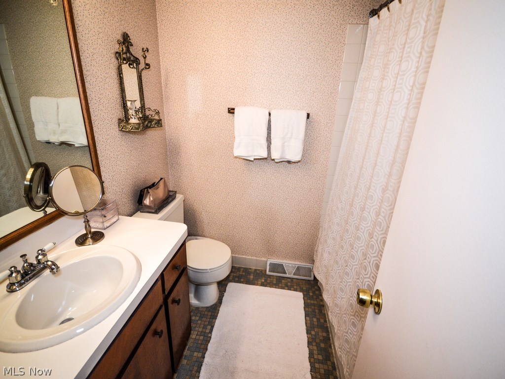 1028 Millridge Road Cleveland, OH 44143 - Photo 22 of 25