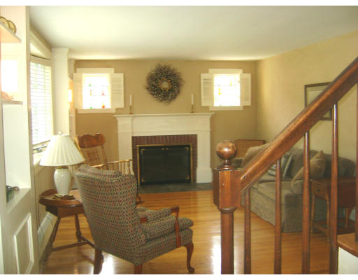 8 Sandra Road Walpole, MA 02032 - Photo 5 of 21 Gallery Image 5