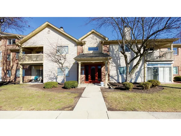 $232,500 | 12555 Timber Creek Drive, Unit 8, Carmel, IN 46032
