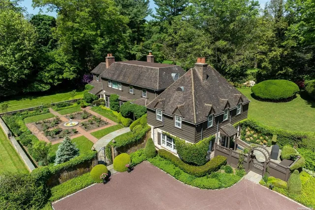 $3,995,000 | 285 Piping Rock Road, Glen Head, NY 11545