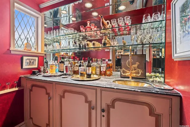 $3,995,000 | 285 Piping Rock Road, Glen Head, NY 11545