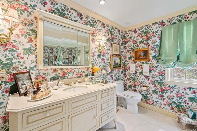 $3,995,000 | 285 Piping Rock Road, Glen Head, NY 11545