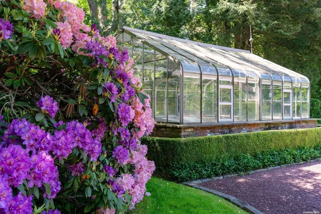 $3,995,000 | 285 Piping Rock Road, Glen Head, NY 11545