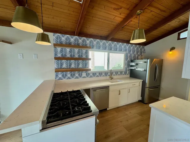 $6,500 | 113 North Granados Avenue, Unit 113, Solana Beach, CA 92075