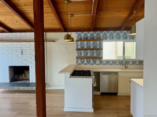 $6,500 | 113 North Granados Avenue, Unit 113, Solana Beach, CA 92075