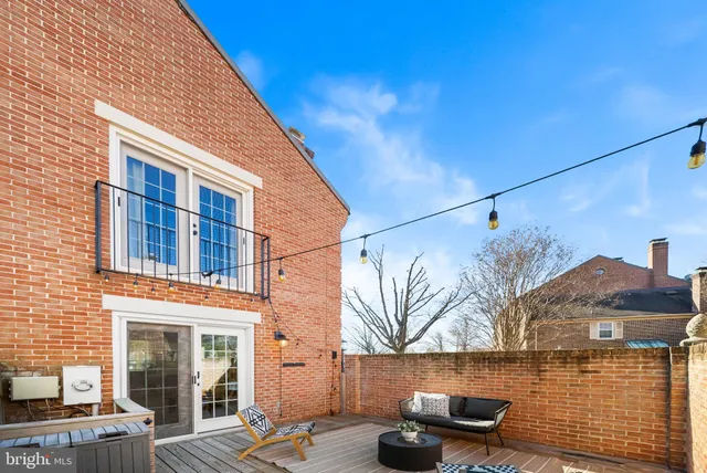 $715,000 | 6707 Washington Boulevard, Unit D, Arlington, VA 22205