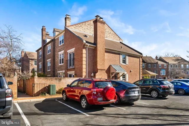 $715,000 | 6707 Washington Boulevard, Unit D, Arlington, VA 22205