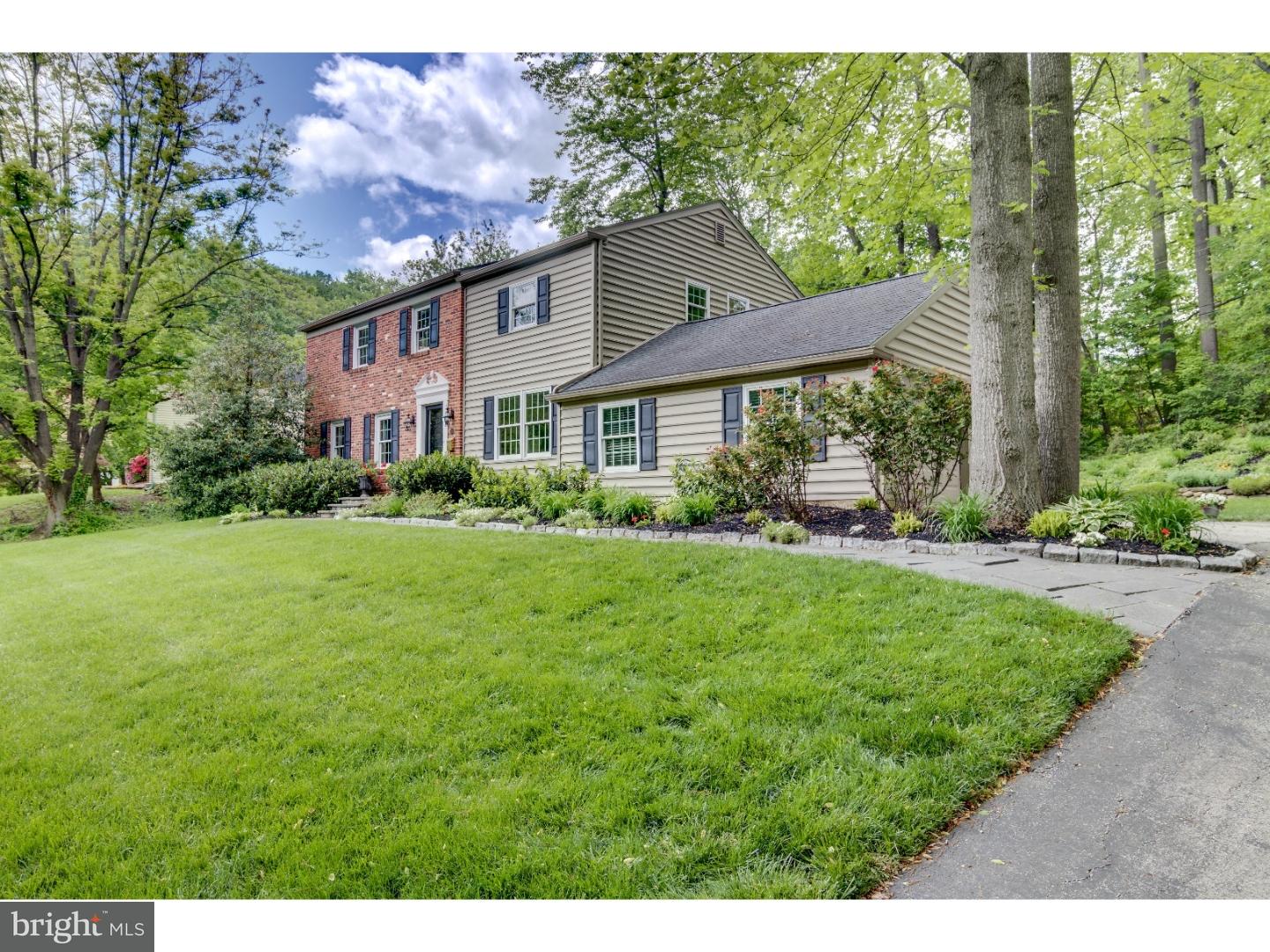 90 Oakford Road Wayne, PA 19087 - Photo 2 of 25 Front Yard