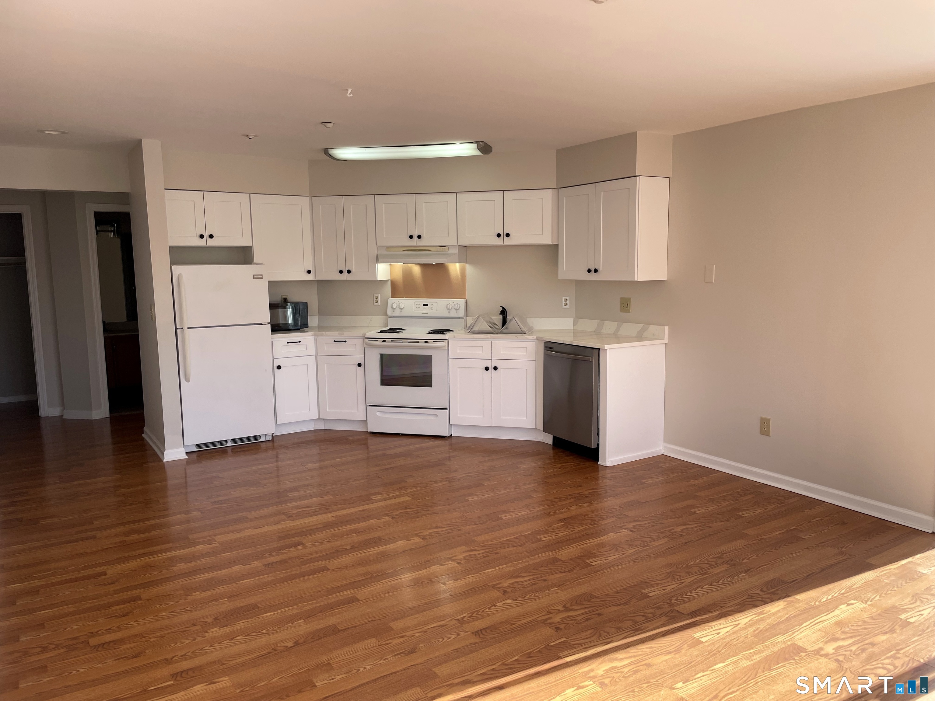 5 Terrace Place, Unit J New Milford, CT 06776 - Photo 3 of 7 Quartz countertops