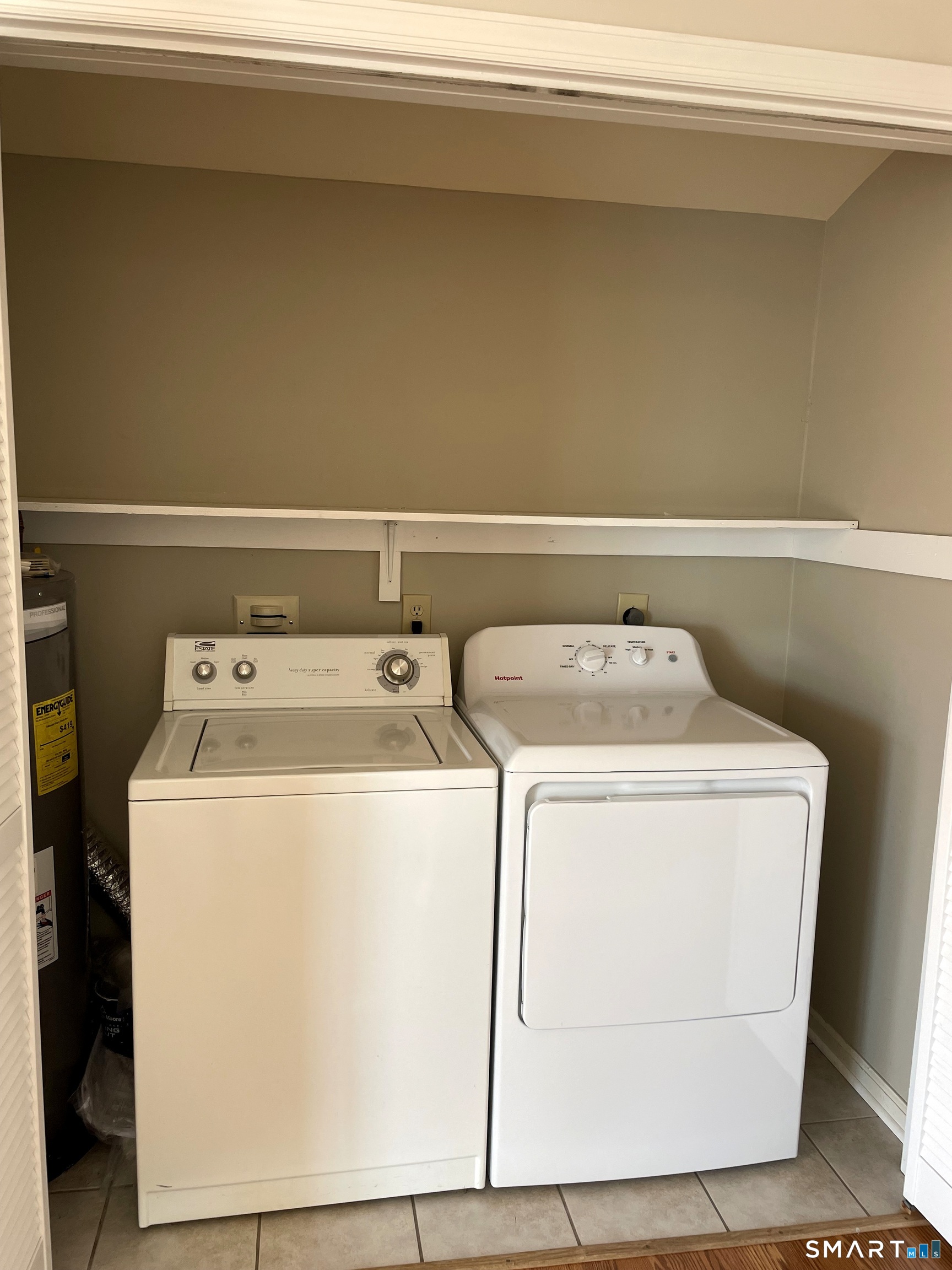 5 Terrace Place, Unit J New Milford, CT 06776 - Photo 5 of 7 Washer/Dryer in apartment