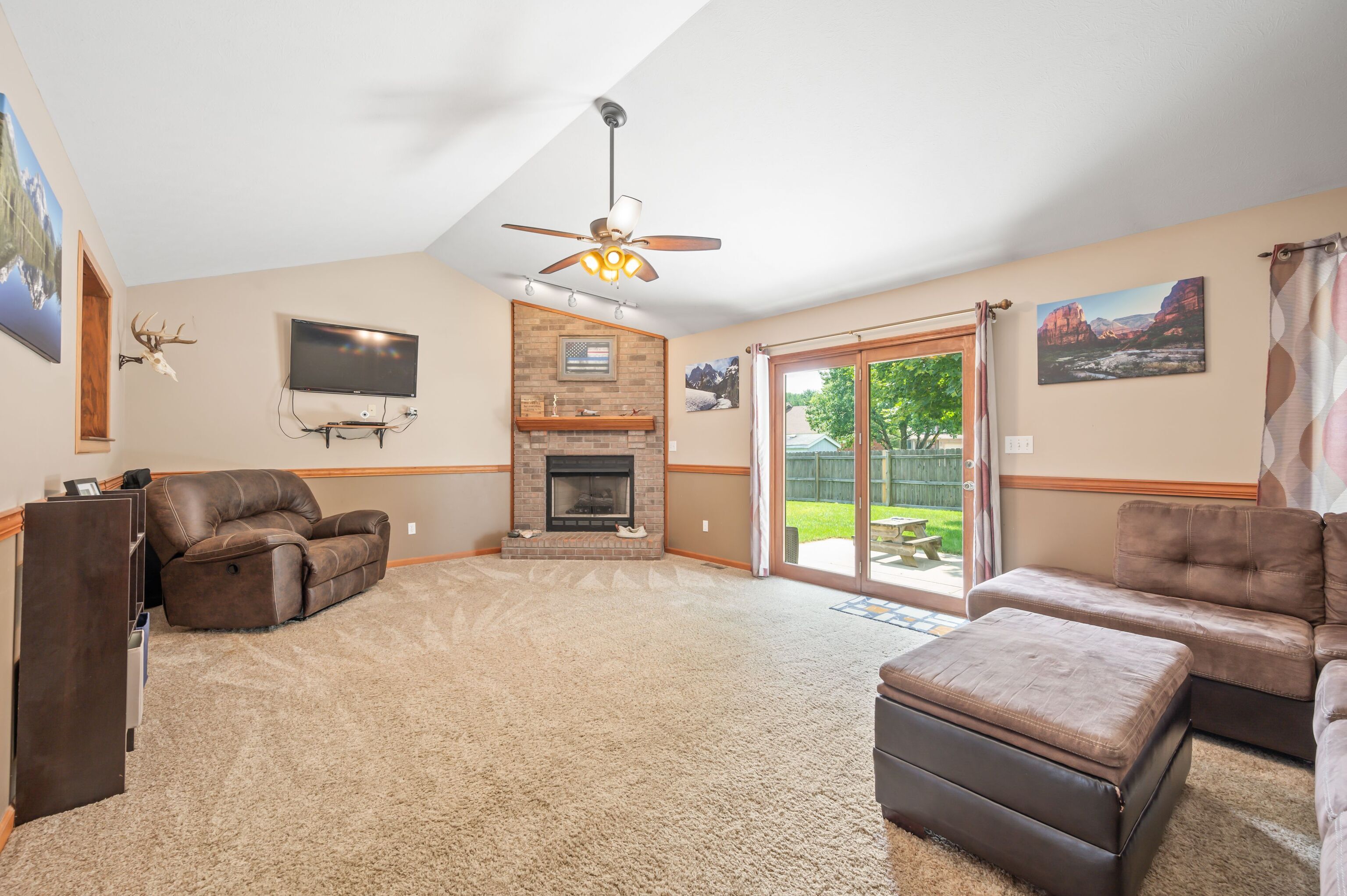 2898 Fox Ridge Circle Columbus, IN 47203 - Photo 12 of 39