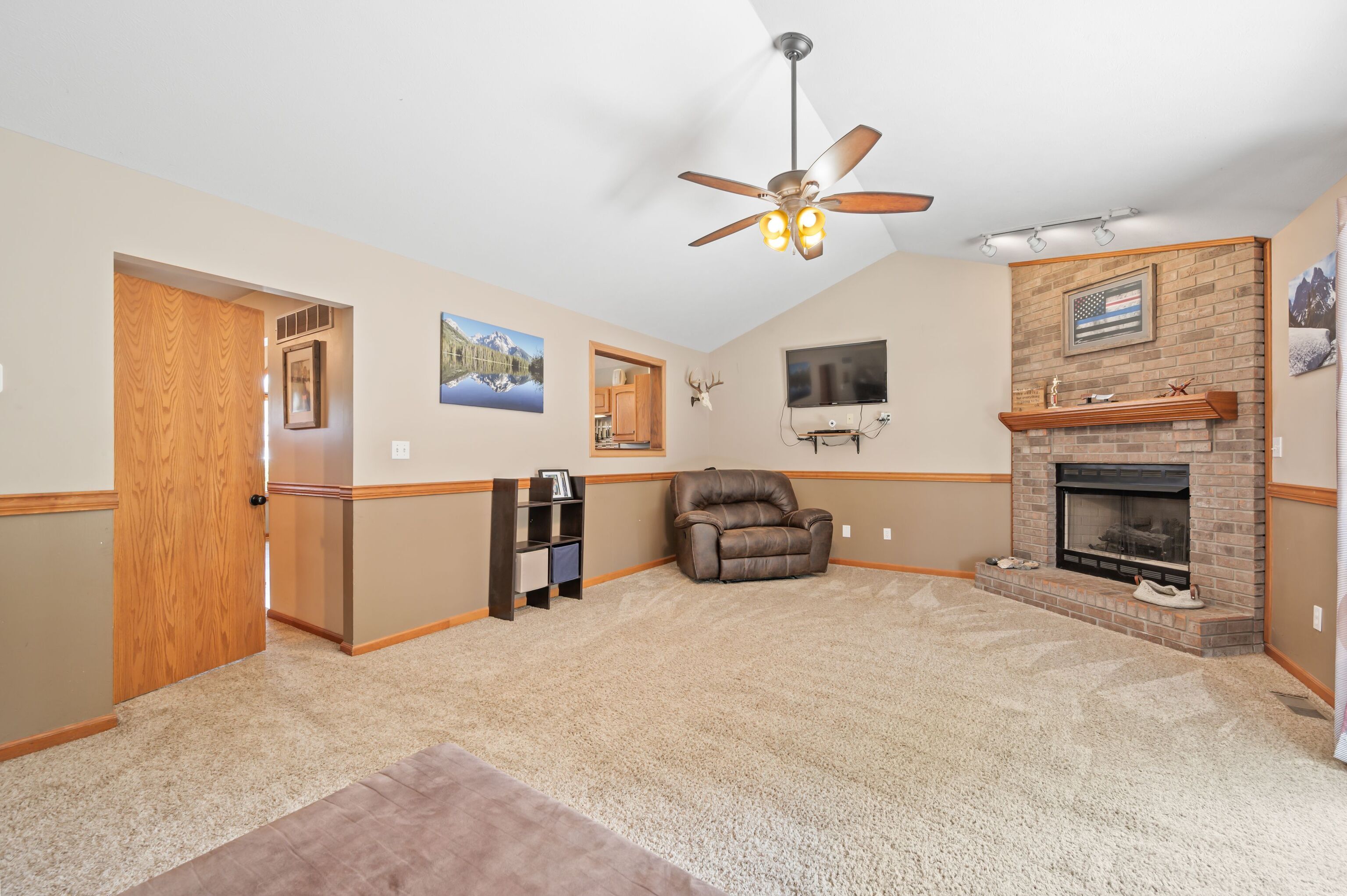 2898 Fox Ridge Circle Columbus, IN 47203 - Photo 13 of 39