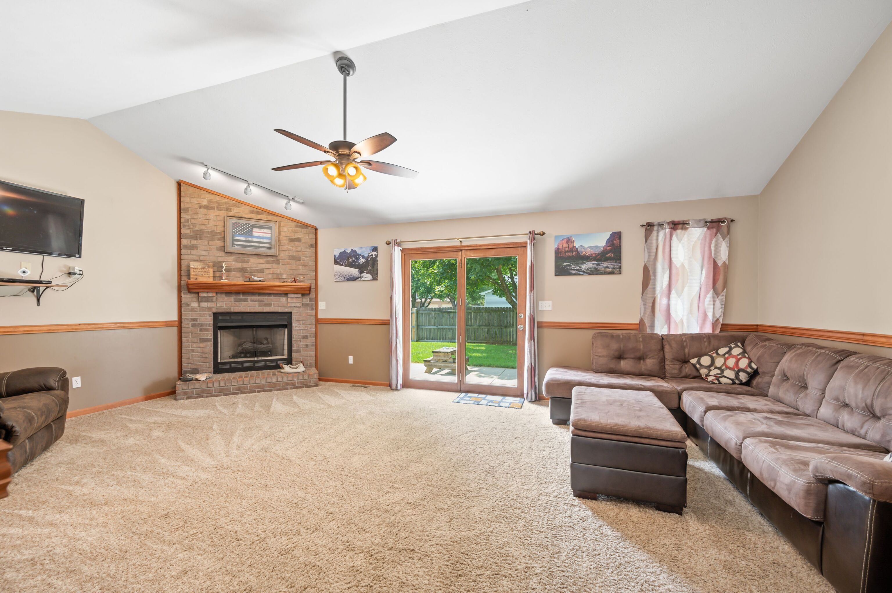 2898 Fox Ridge Circle Columbus, IN 47203 - Photo 14 of 39