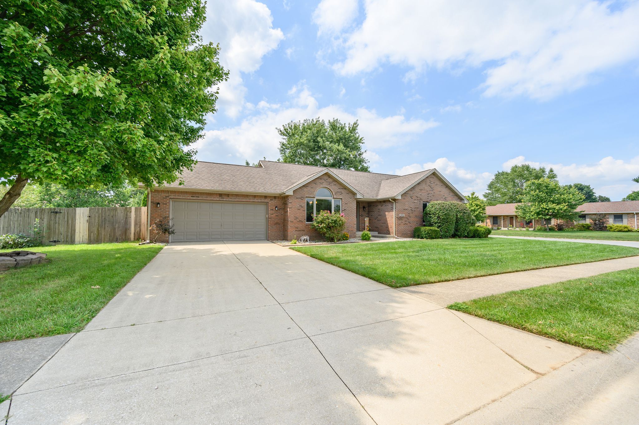 2898 Fox Ridge Circle Columbus, IN 47203 - Photo 3 of 39